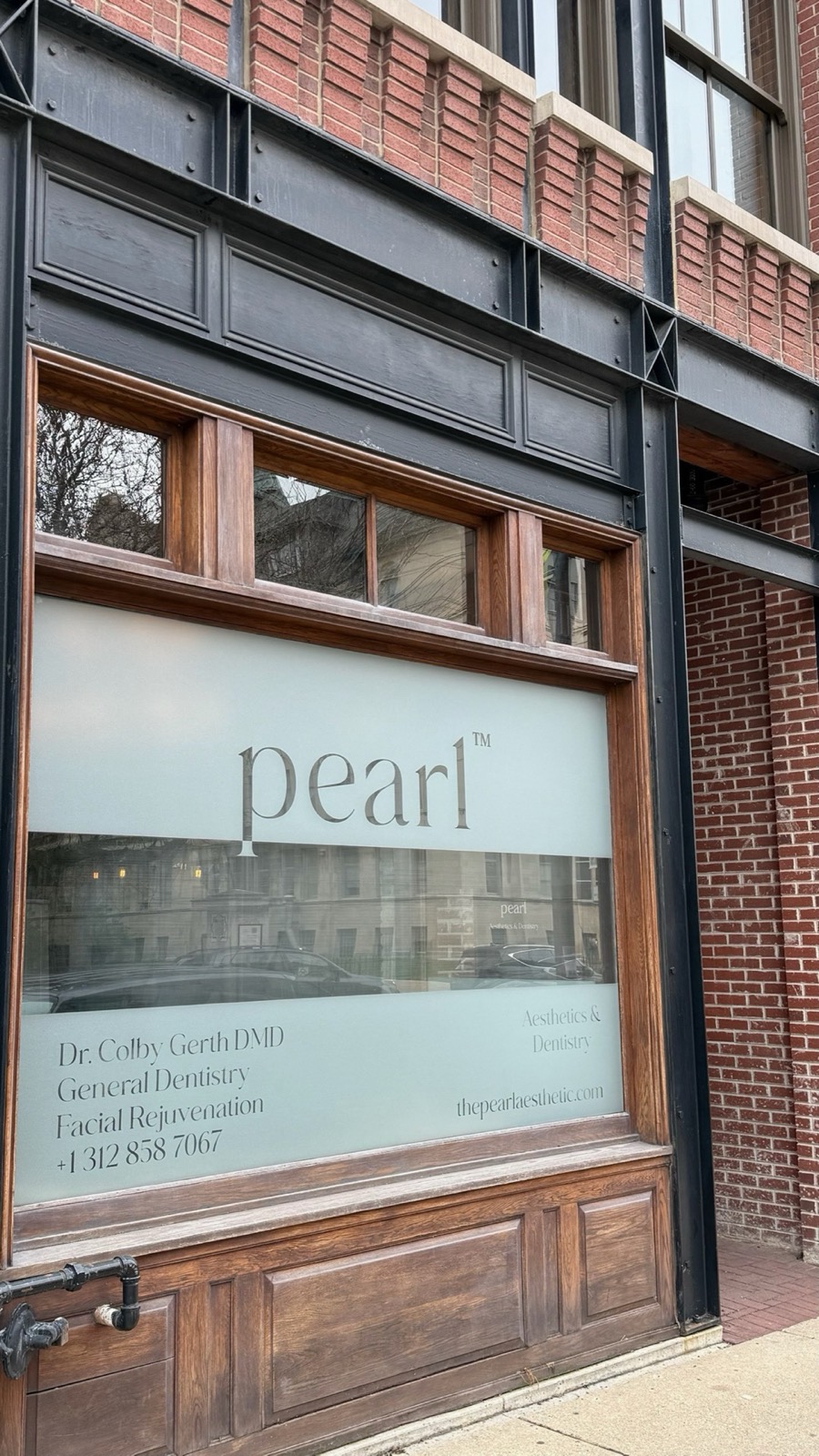 The Pearl storefront on Webster Avenue